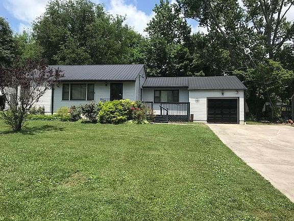 2nd image of 1409 NE Charles Dr