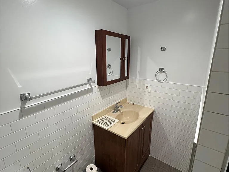 2031 Tomlinson Ave #1R — Photo 14