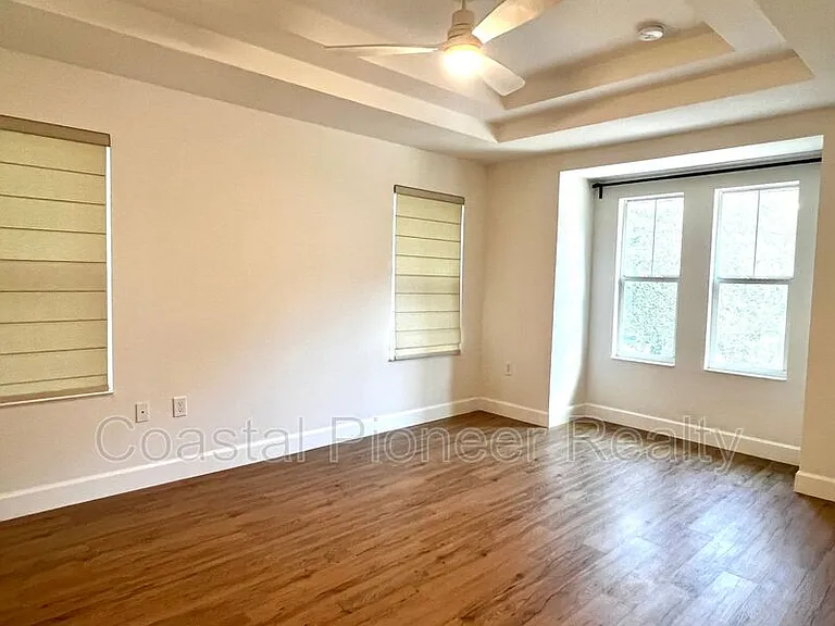 1738 W Spruce St — Photo 26
