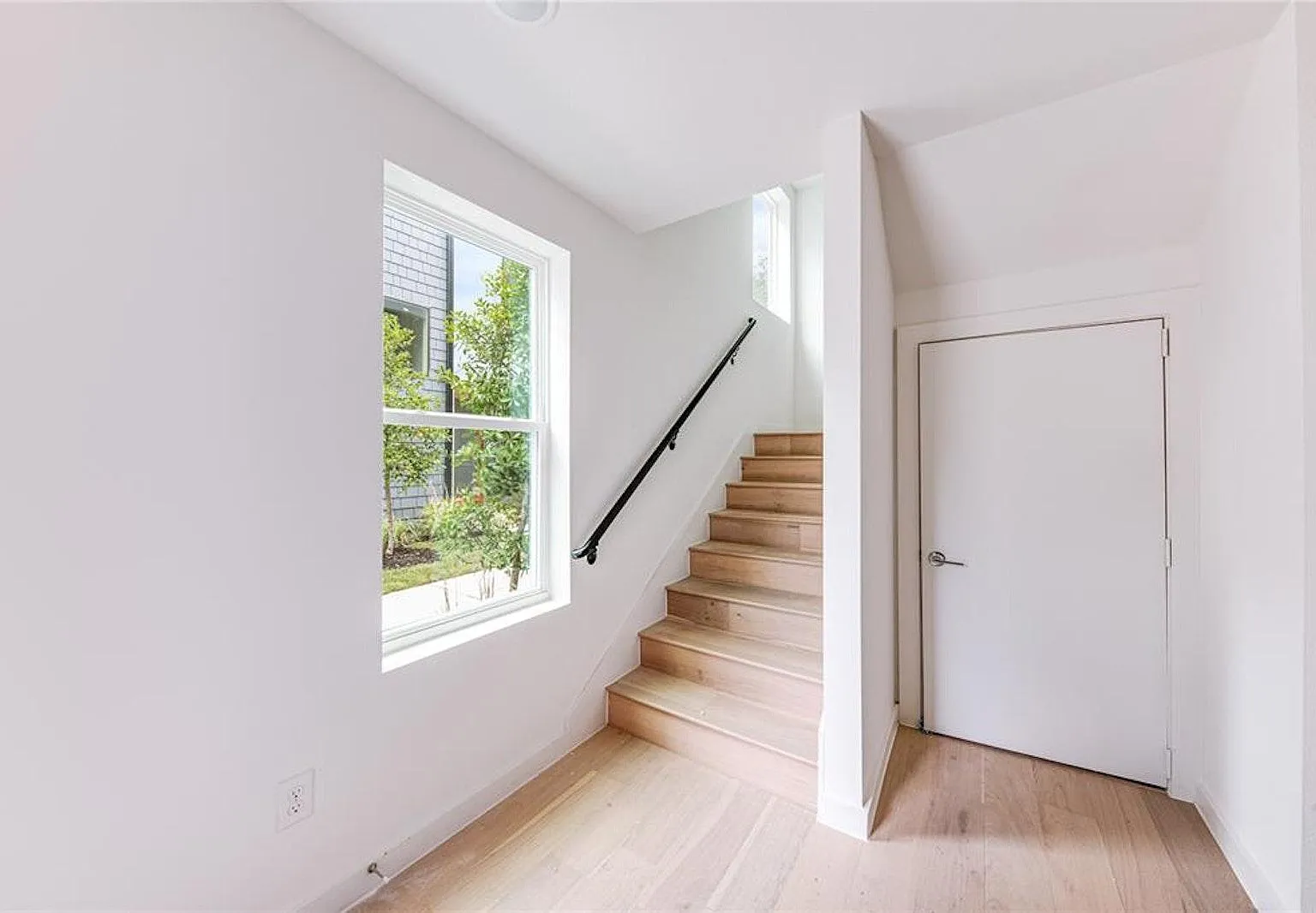2 bed, 2.5 bath, 1585 sqft, $2,699 — Photo 4