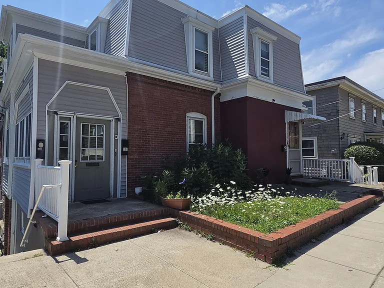 184 Gladstone St #3 — Photo 13