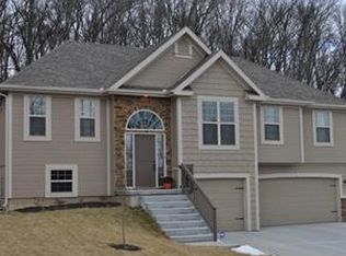5720 NW Michaels Cv, Parkville, MO 64152