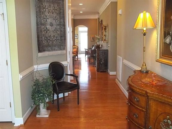 4th image of 5010 Lake Laurel Ct