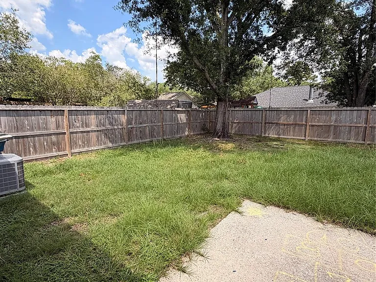 5211 Rivertree Ln — Photo 10