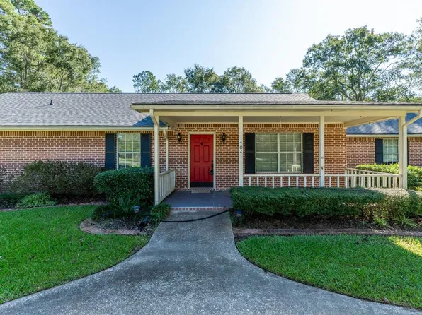 404 Countrywood Cir, Sour Lake, TX 77659