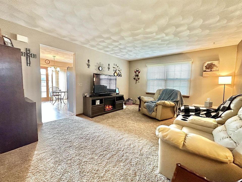 East Wuthering Hills Cond 4502 E Milwaukee St Janesville, WI Zillow