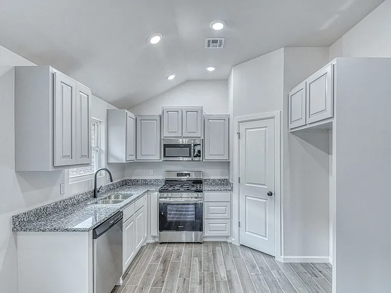 2720 Varenna Ct — Photo 8