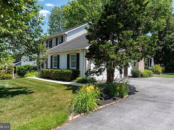 3rd image of 2658 Pinewood Rd