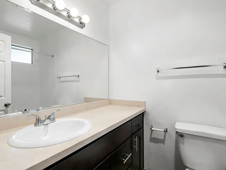 Topanga Canyon Apartments — Photo 33