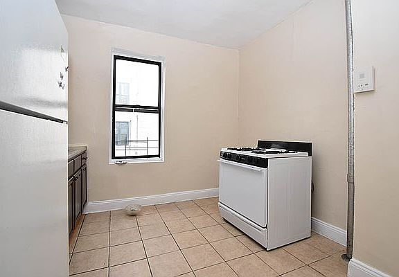 2nd image of 1770 E 172nd St APT 5C