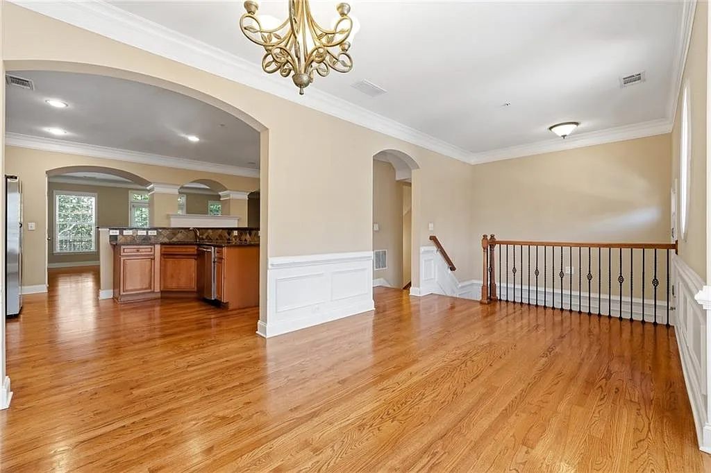 5 bed, 4.5 bath, $4,500 — Photo 3