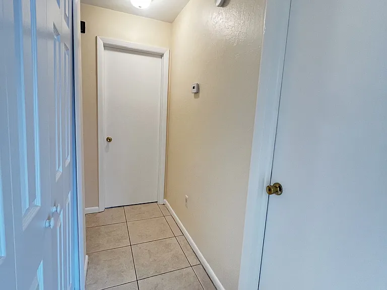 609 SE 23rd Pl #1 — Photo 10