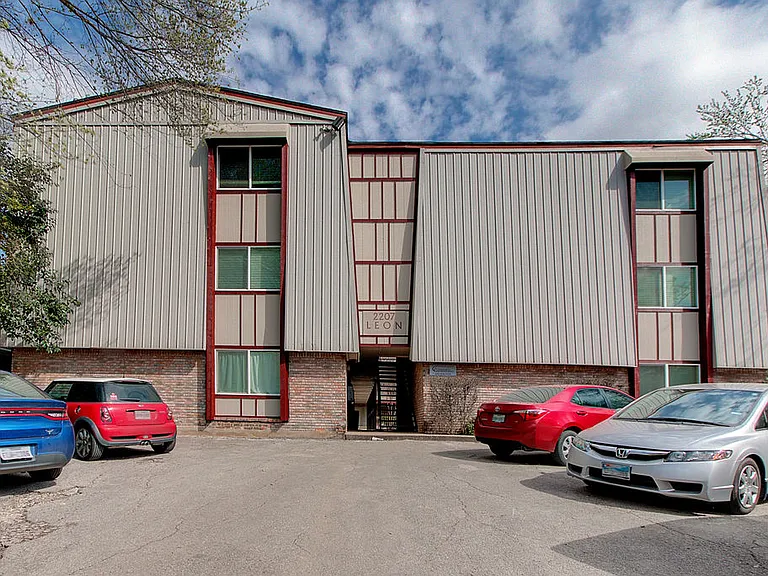 2207 Leon St #103 — Photo 1