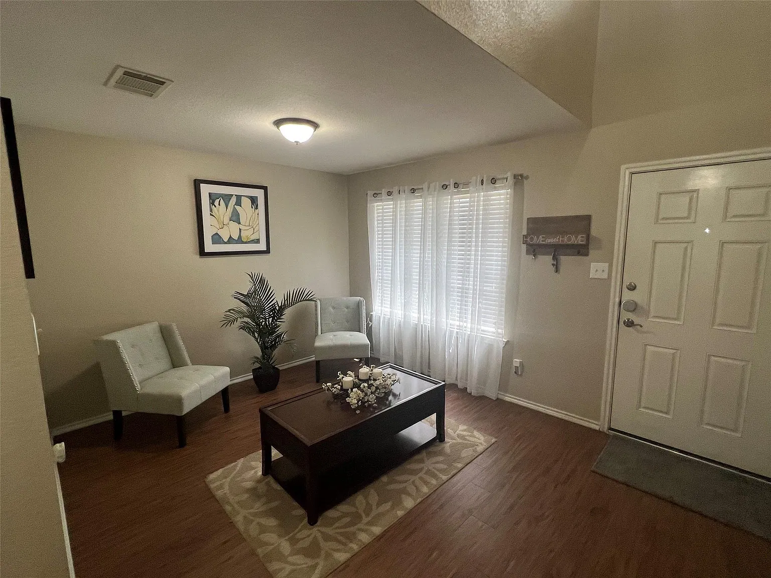 3 bed, 2.5 bath, 1888 sqft, $2,000 — Photo 3