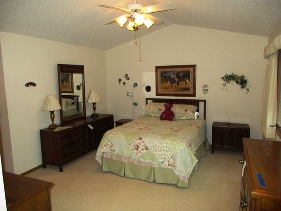 2nd image of 22 Foxwood Ct