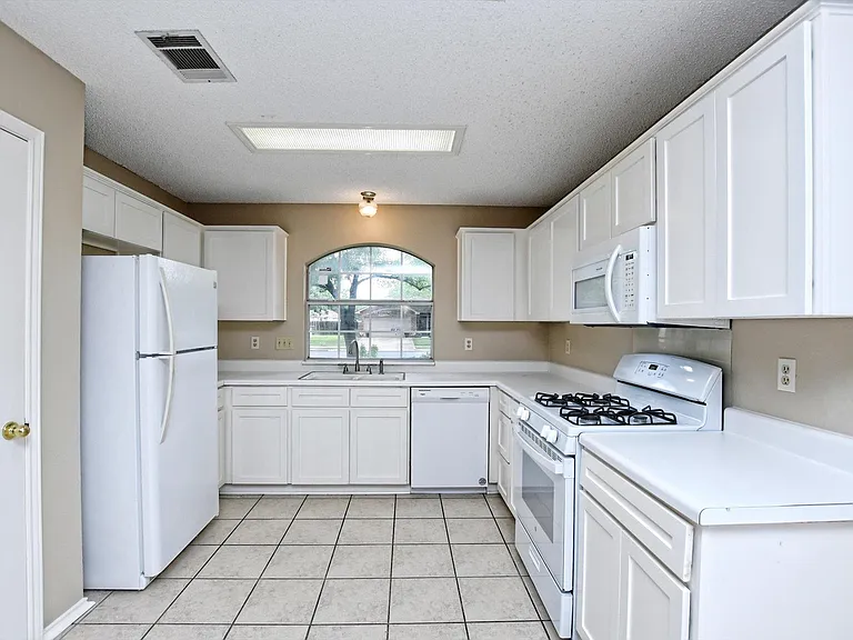 15009 Big Falls Dr — Photo 11