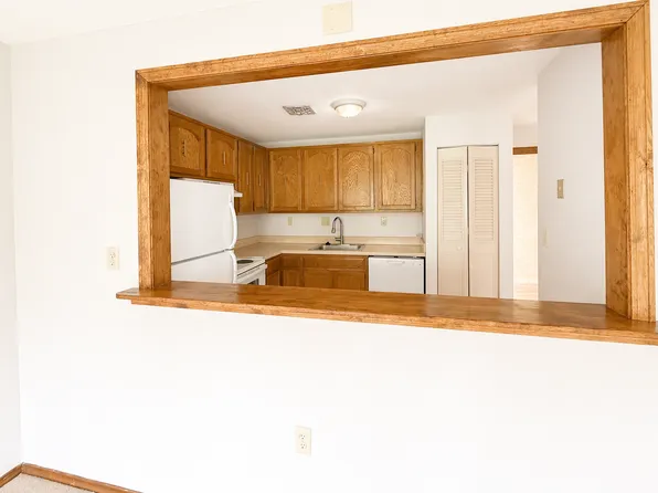 200 Laura Ln APT B9, Rocky Hill, CT 06067