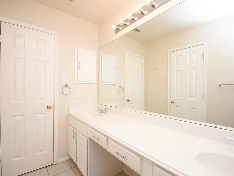10430 Sanibel Falls Ct — Photo 28