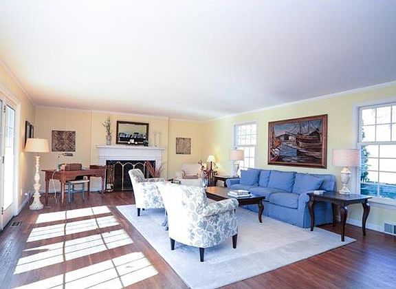4th image of 126 Fox Hill Dr