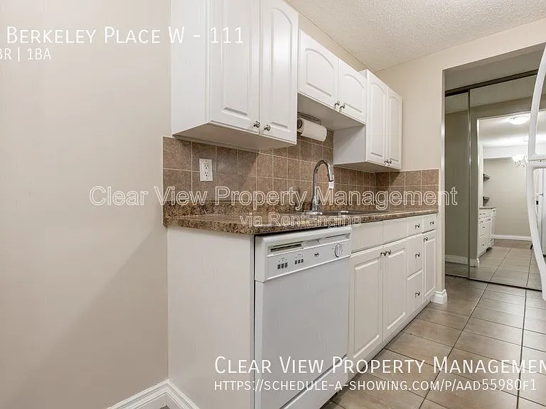 5 Berkeley Pl W #111 — Photo 11