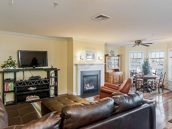 5th image of 15 Park Ave Unit 208