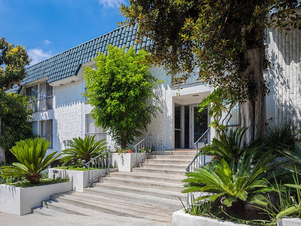 1st image of 958 Palm Ave #211