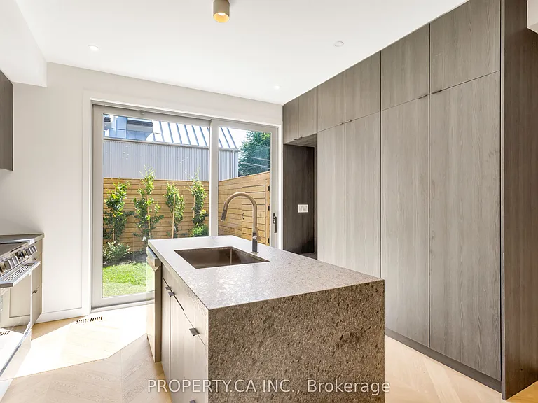 301 Keele St #4 — Photo 10