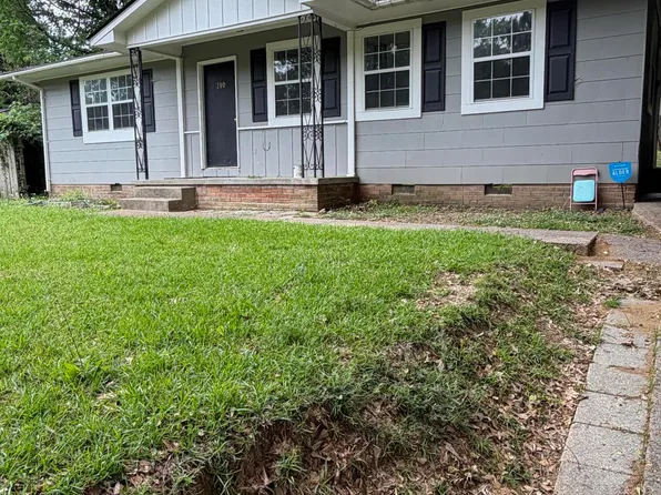 210 Holly Dr, Natchez, MS 39120