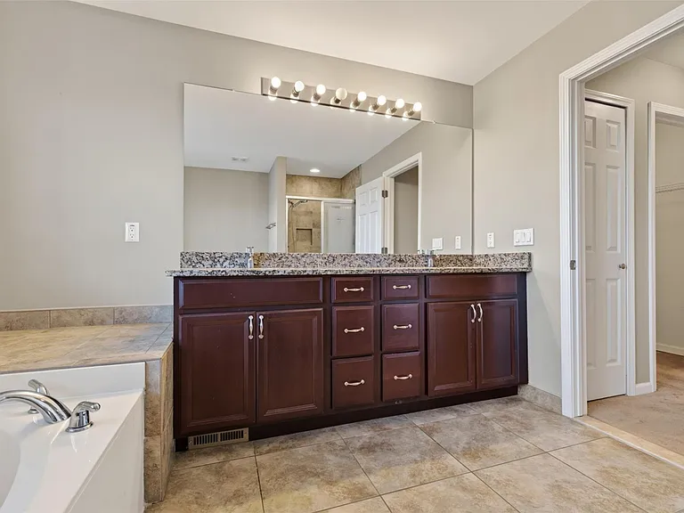 699 Bay Pointe Dr — Photo 35