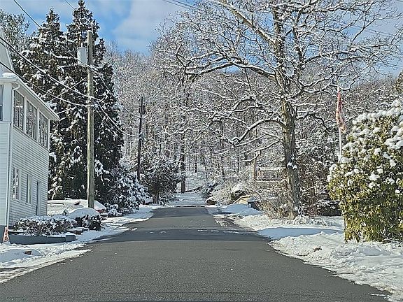 4th image of 45 Peters Ln