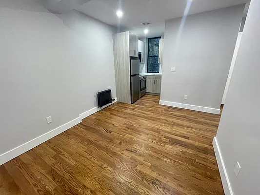 Rented by Tapiro Realty | media 9