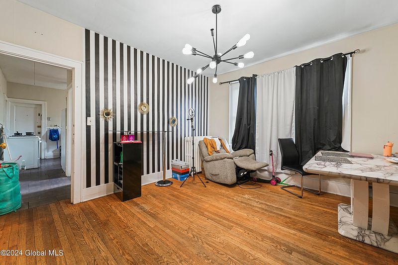 5th image of 52 Pinewood Avenue