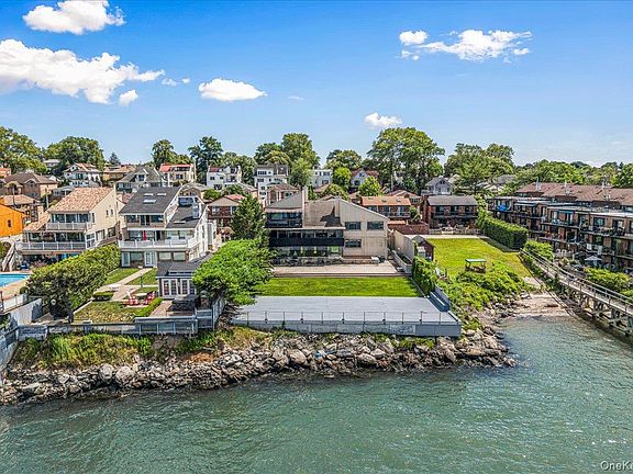 5th image of 15443 Riverside Drive