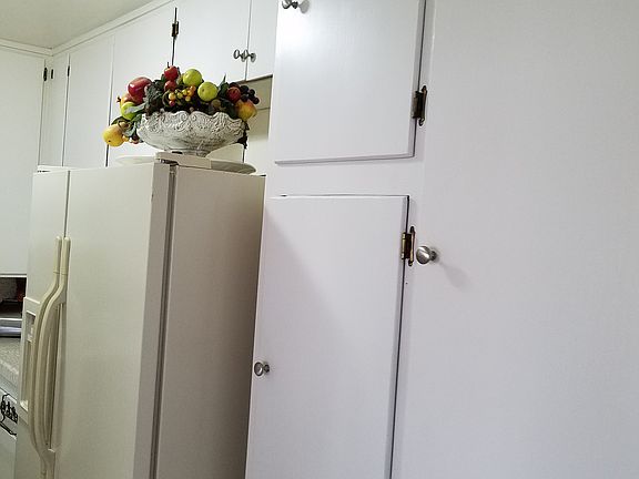 3rd image of 722 Danecroft Ave