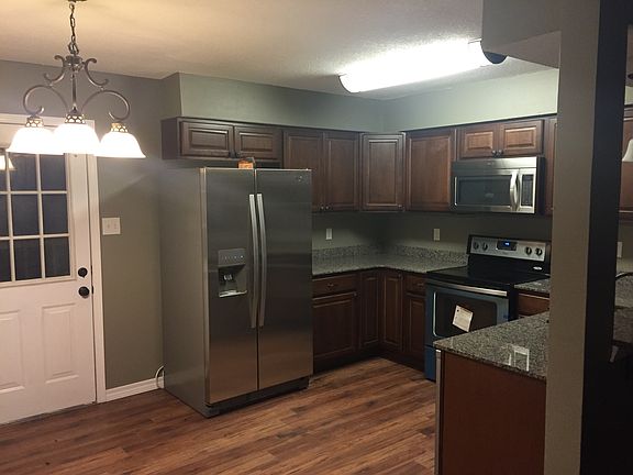 2nd image of 110 E Cherrywood Ln
