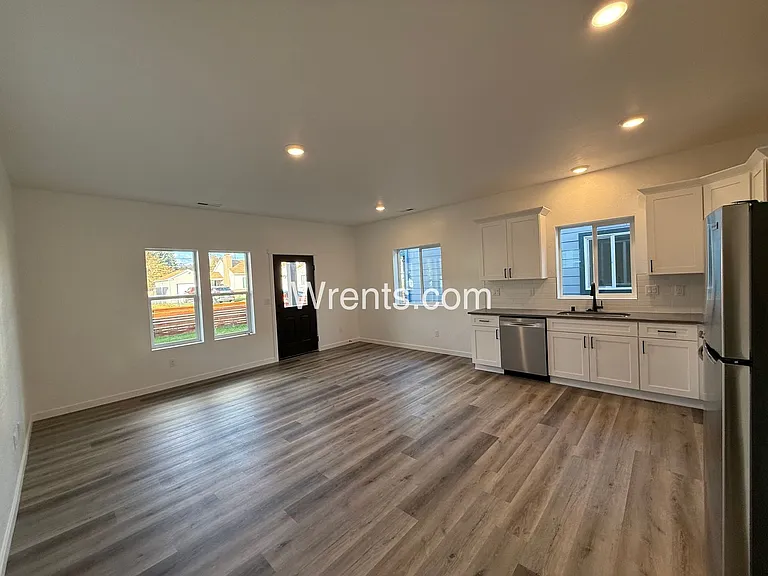 3710 E Liberty Ave — Photo 2