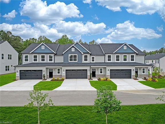 3rd image of 302 Goldberry Ln