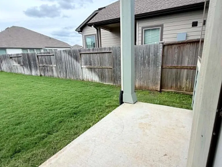 1539 Crystal Stream Dr — Photo 32