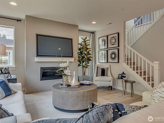 5th image of 13947 181st Street E #6
