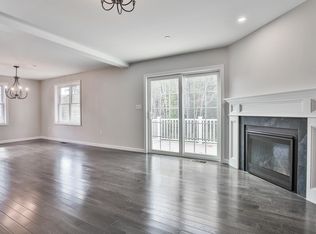 81 Forestedge Way, Manchester, NH 03102