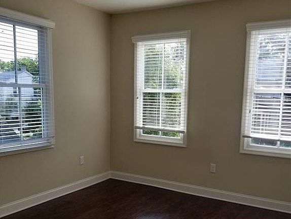 4th image of 114 Linden Ave