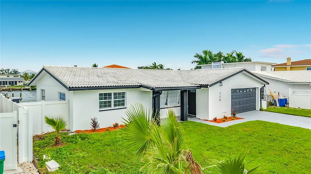 3 bed, 2.0 bath, 1889 sqft, $5,800 — Photo 3