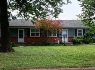 2738 S Stewart Ave, Springfield, MO 65804
