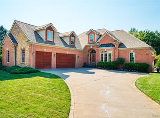 16366 Carrie Ln, Fenton, MI 48430