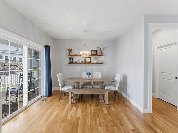 5th image of 46 Somerset Cir