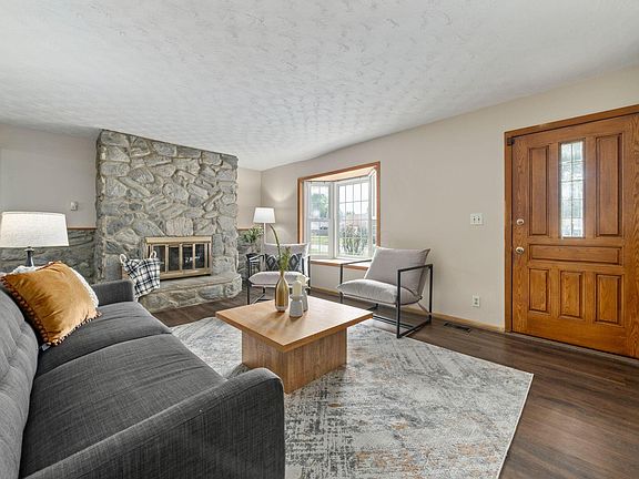 5th image of 282 Imperial Dr