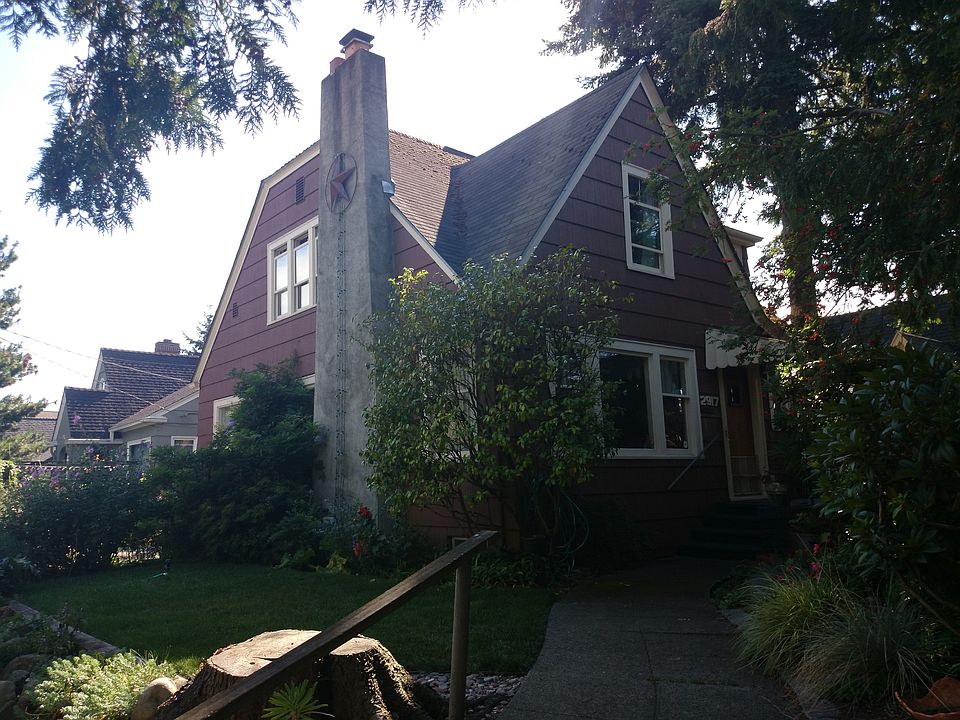 2nd image of 2917 NE 65th St