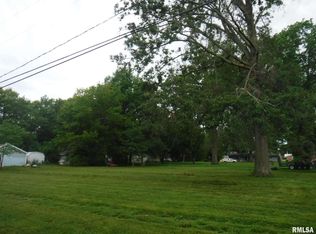 712 E Boone St, Salem, IL 62881