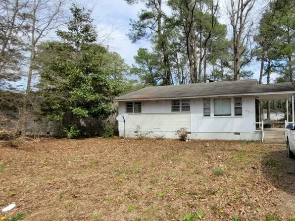 2215 Ivy Road, Kinston, NC 28501