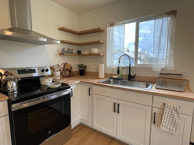 1 bed, $2,400 — Photo 4